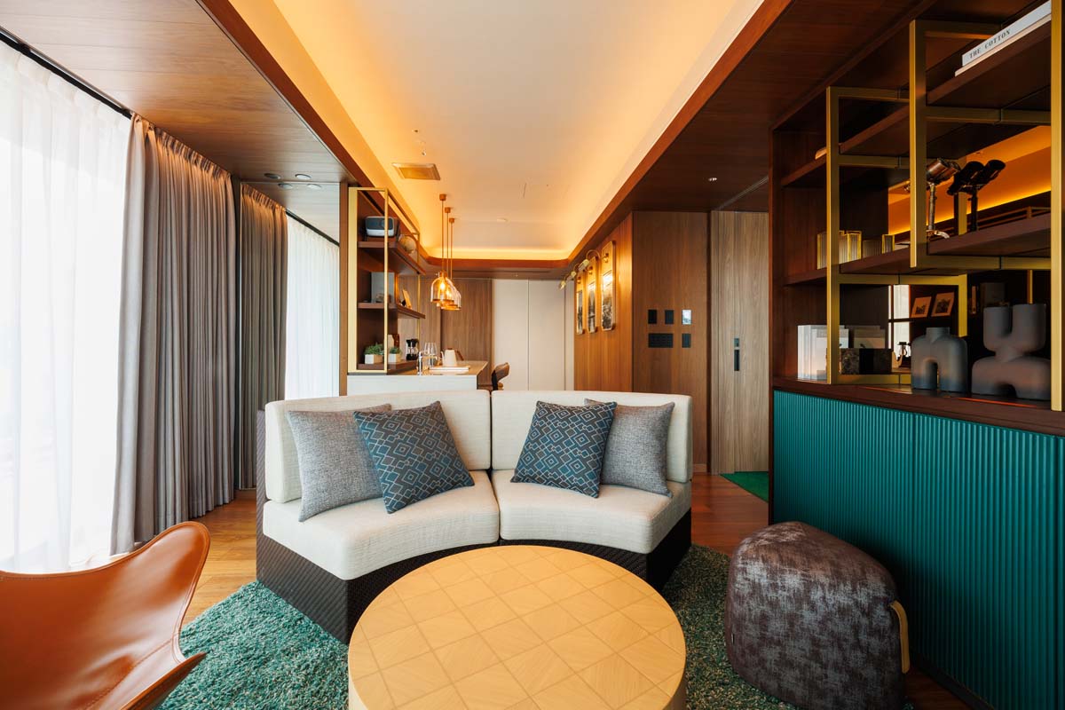TRACKS-VIEW SUITE with BALCONY